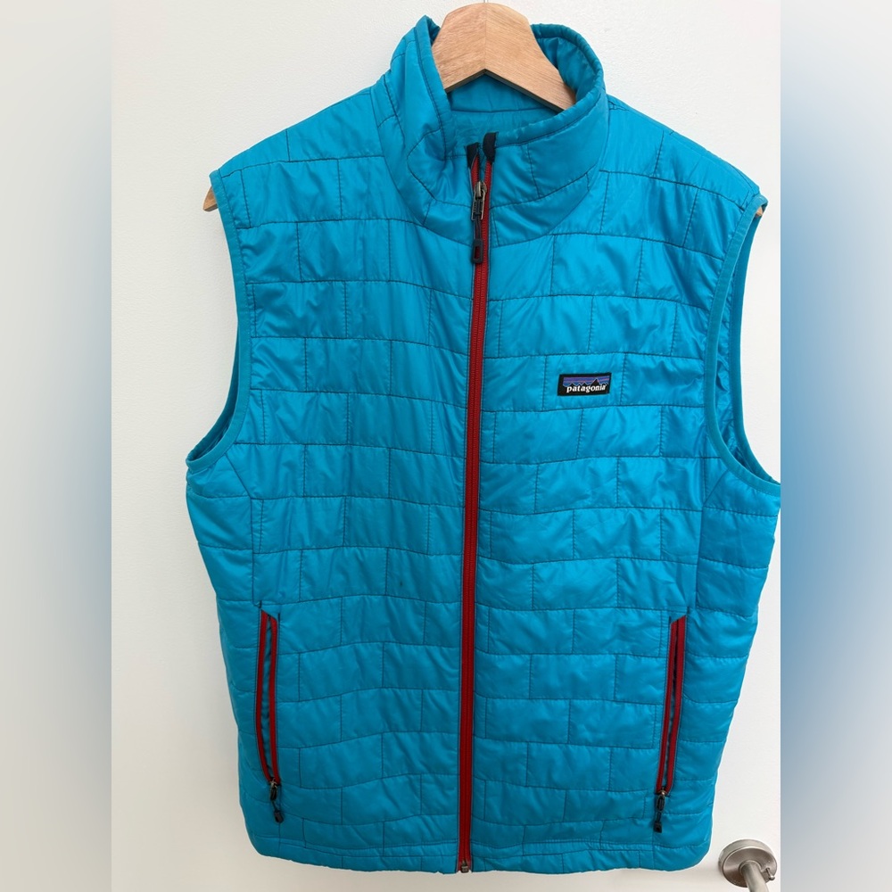 Patagonia Teal Quilted Vest with Red Zipper